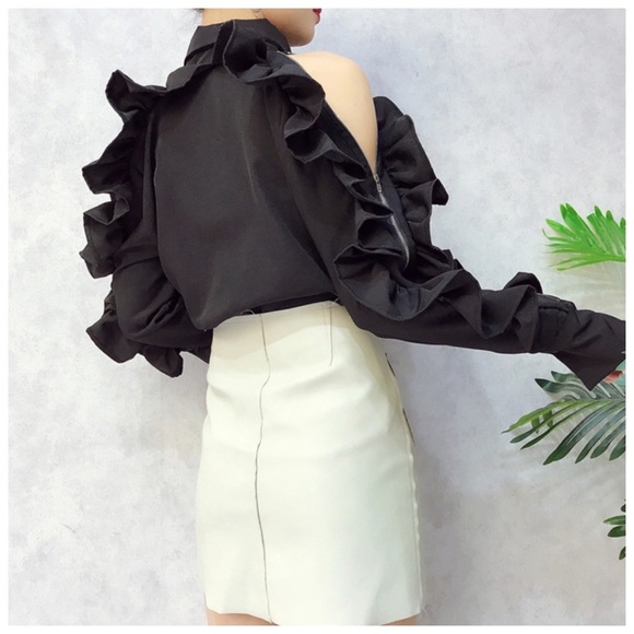 Dramatic Black Zip Ruffle Sleeve Top - Picture 3 of 7